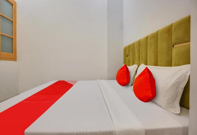 חדר קלאסי לשלושה, Sawraj Grand