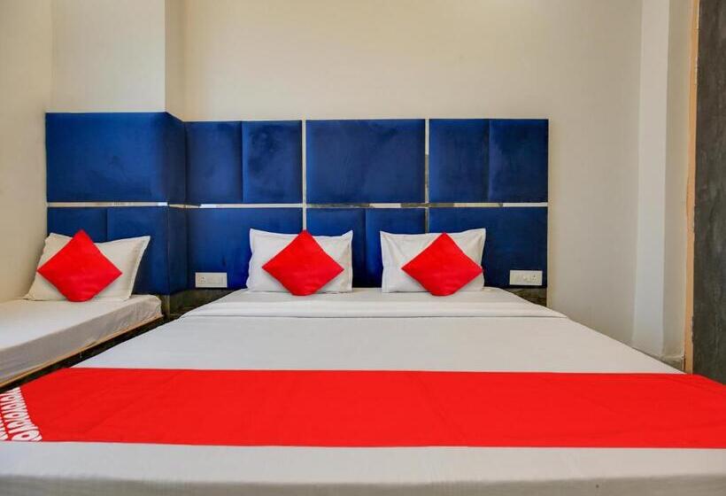 חדר קלאסי לשלושה, Sawraj Grand