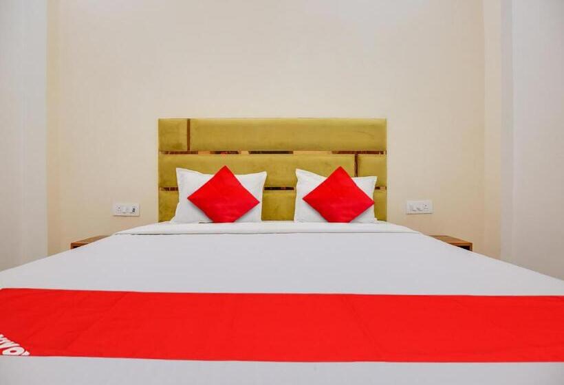 חדר קלאסי לשלושה, Sawraj Grand