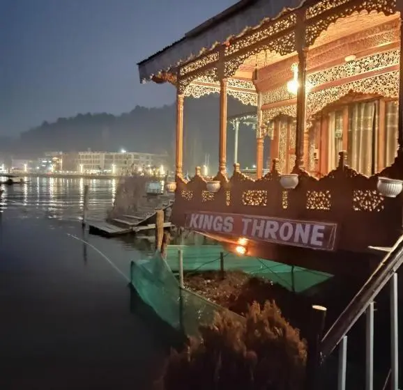 デラックスルーム, Houseboat
