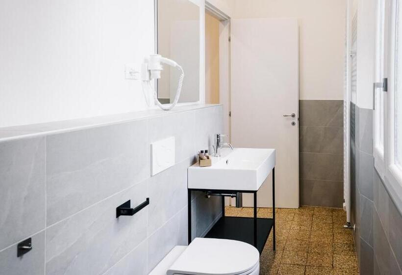 غرفة قياسية ثلاثية, Lamì Room & Apartment