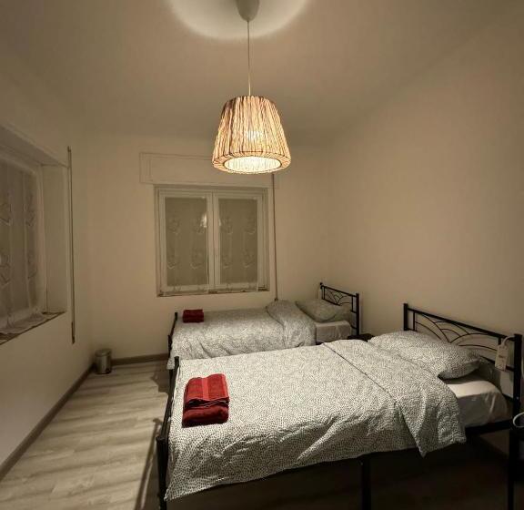 تختخواب در اتاق مشترک, Lavanda House