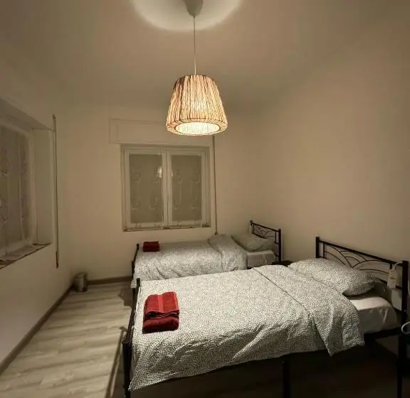 تختخواب در اتاق مشترک, Lavanda House