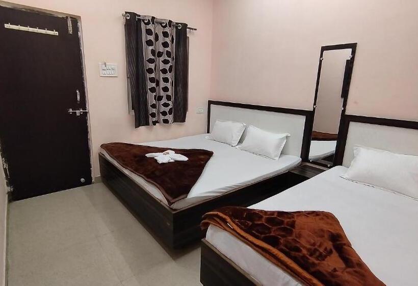 スタンダードトリプルルーム, Shree Govindam Guest House