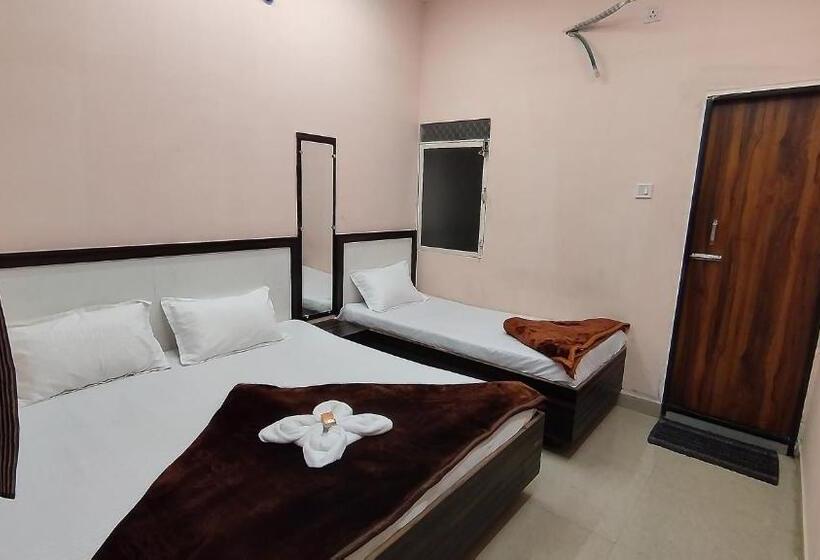 スタンダードトリプルルーム, Shree Govindam Guest House