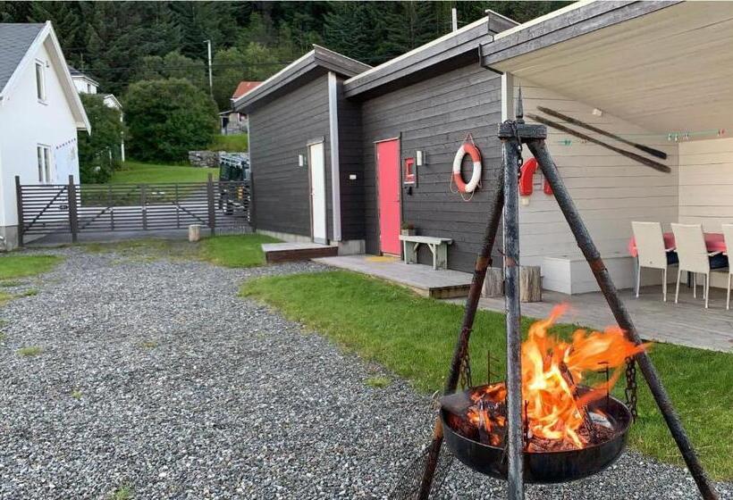 اتاق استاندارد با سرویس بهداشتی مشترک, Tinebua Basecamp Senja