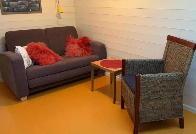 اتاق استاندارد با سرویس بهداشتی مشترک, Tinebua Basecamp Senja