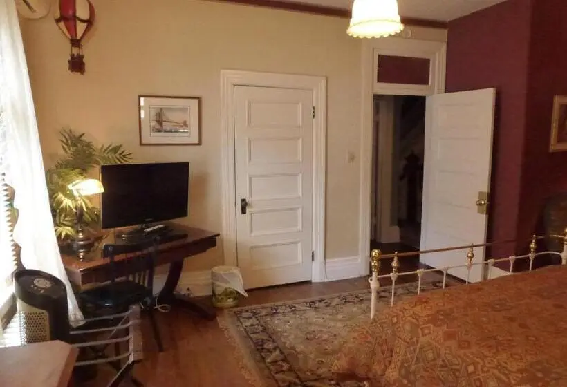 バルコニー付きスタンダードルーム, Auberge King Edward Bed And Breakfast