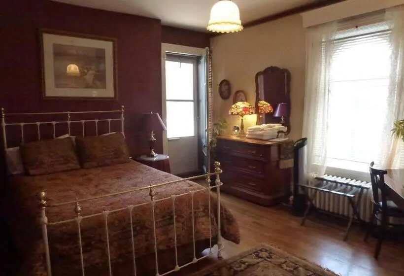 バルコニー付きスタンダードルーム, Auberge King Edward Bed And Breakfast