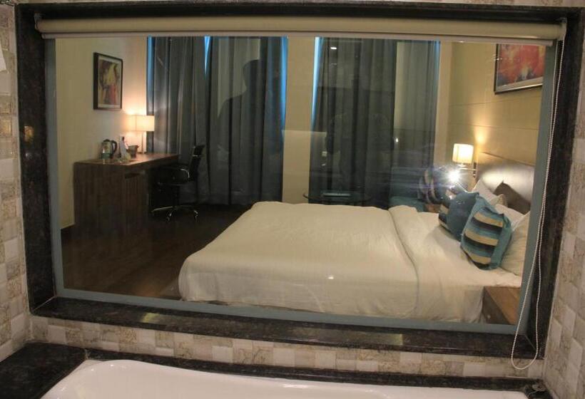 Номер Deluxe, K.c.cross Road