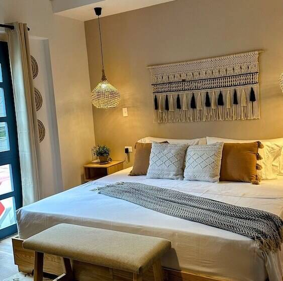 جناح, Luum Boutique