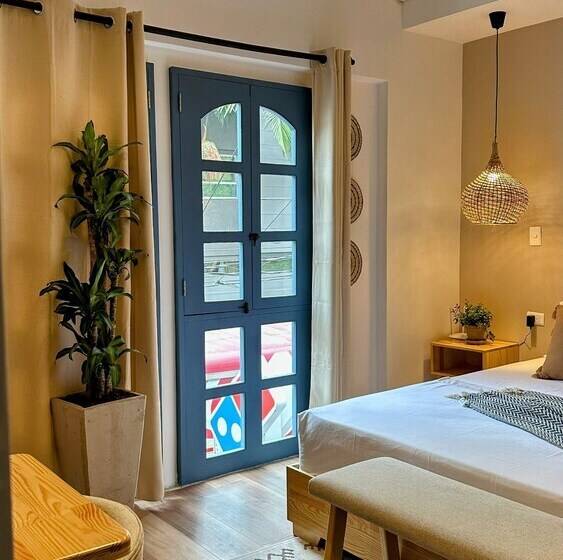 جناح, Luum Boutique