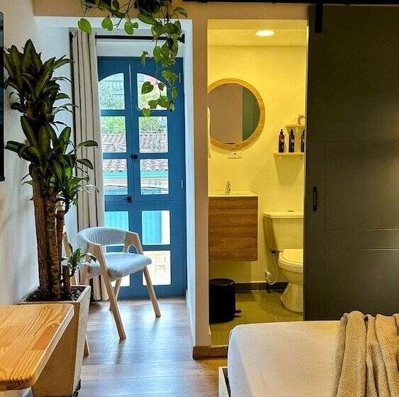 جناح, Luum Boutique