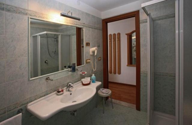 Номер Стандарт Вид на Горы, Posta