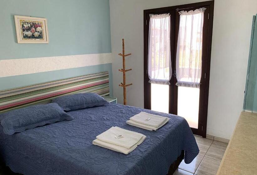 דירת חדר נוף לגינה, Sereia