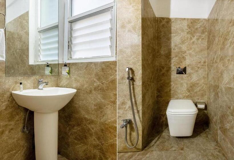 Habitació Deluxe, Treebo Swagatam Inn