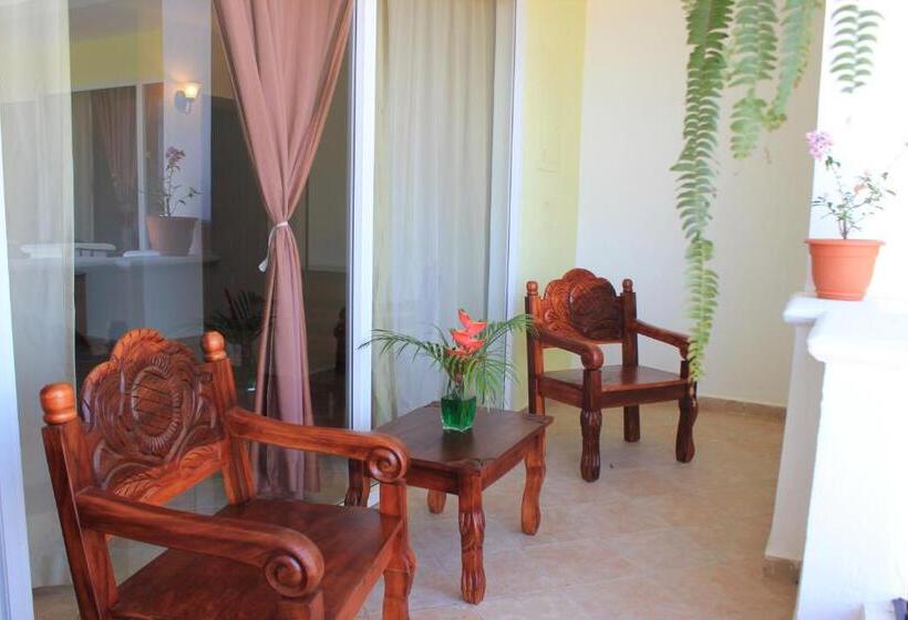 اتاق استاندارد چهارنفره با بالکن, West Bay Colonial