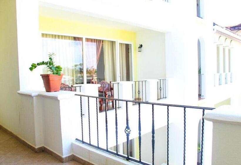 اتاق استاندارد چهارنفره با بالکن, West Bay Colonial