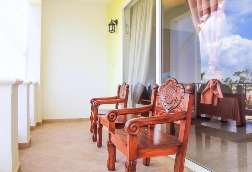 اتاق استاندارد چهارنفره با بالکن, West Bay Colonial