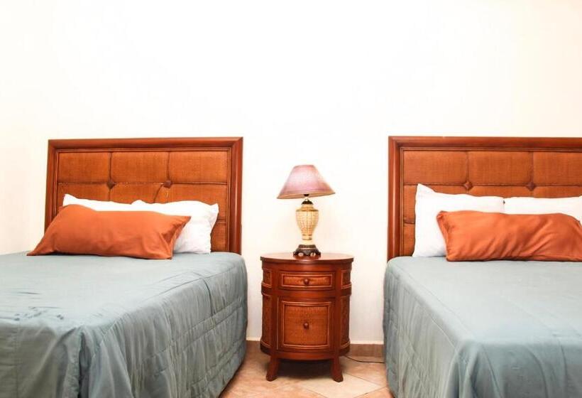 اتاق استاندارد چهارنفره با بالکن, West Bay Colonial