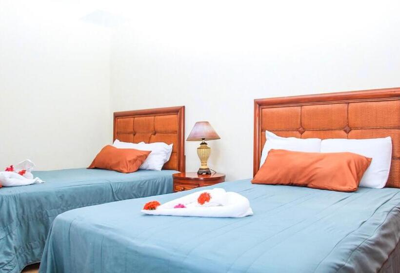 اتاق استاندارد چهارنفره با بالکن, West Bay Colonial