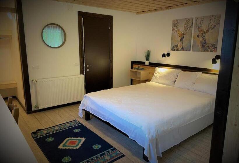 غرفة سوبيريور ثلاثية, Frații Jderi Utopia Verde