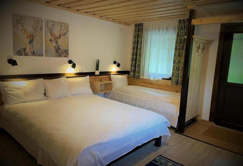 غرفة سوبيريور ثلاثية, Frații Jderi Utopia Verde