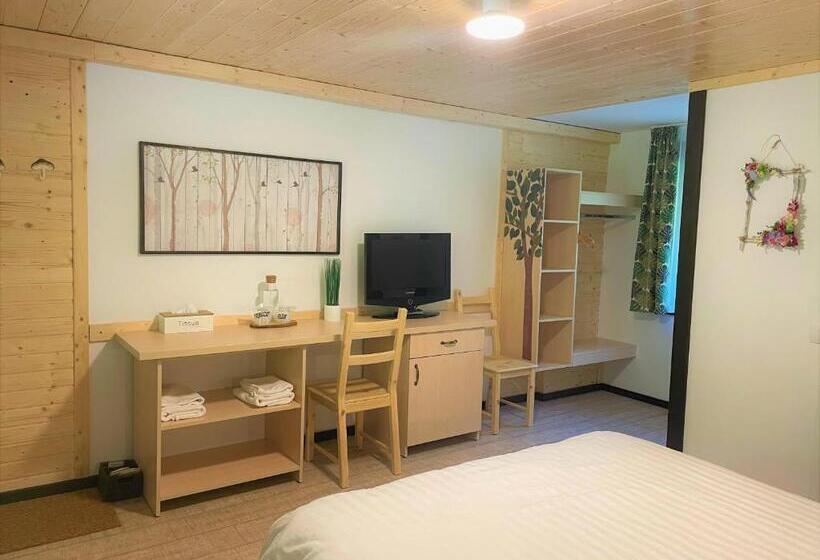 غرفة سوبيريور, Frații Jderi Utopia Verde