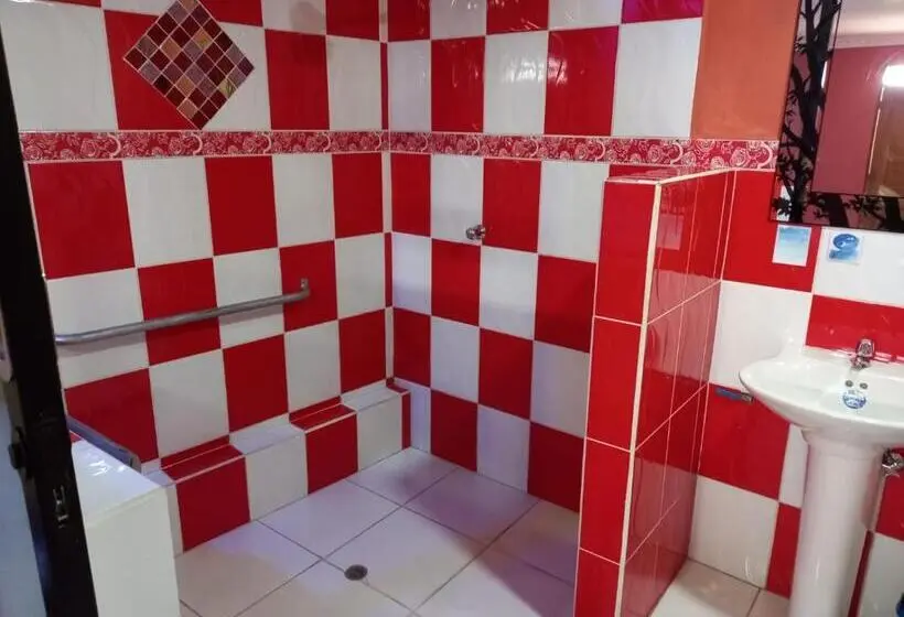 Standard-invahuone, Hostal Aventura