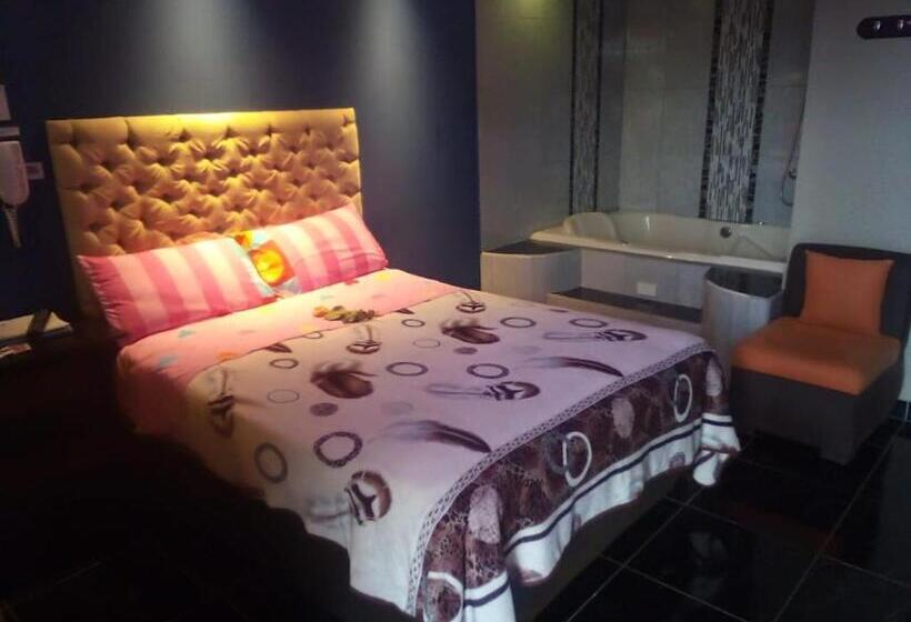 غرفة قياسية مزوَّدة بجاكوزي, Hostal Aventura