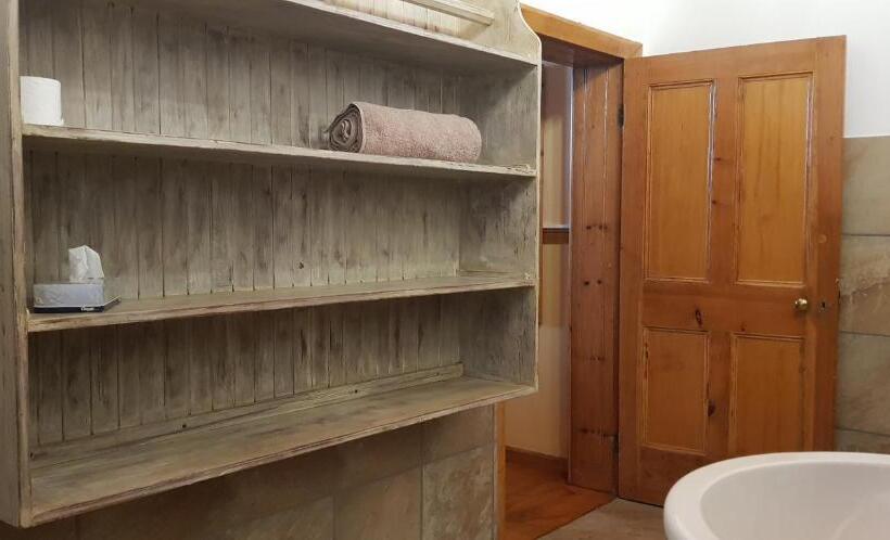 جناح ديلوكس, Uniondale Guest Lodge