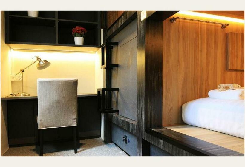Capsule, Cube Boutique Capsule Hotel At Chinatown