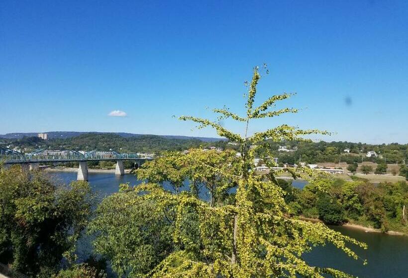 １ベッドルームハウス, Bluff View Inn