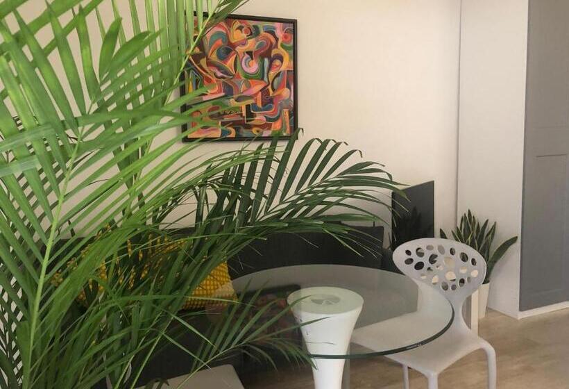 סטודיו דלוקס, Mazzara Farm