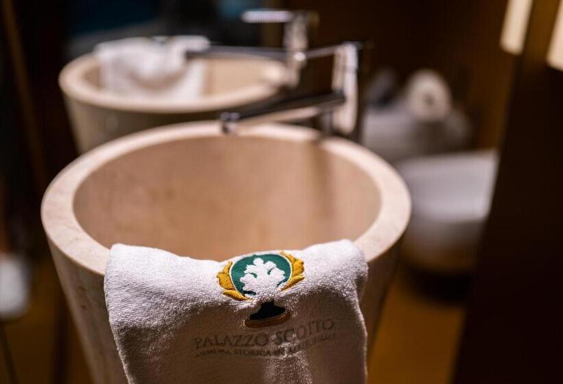 Полулюкс Повышенной Комфортности, Palazzo Scotto