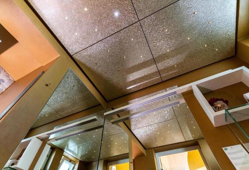 Полулюкс Повышенной Комфортности, Palazzo Scotto