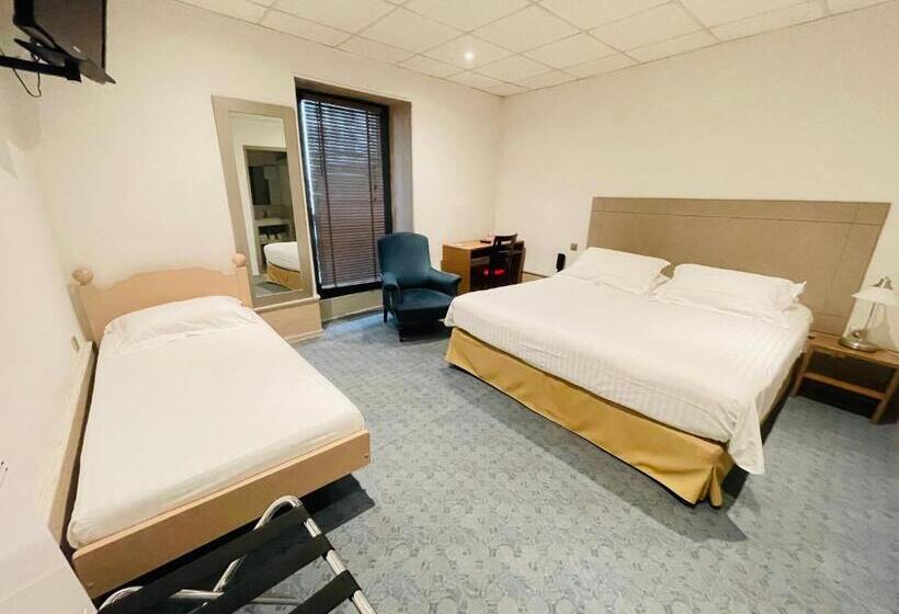 Номер Стандарт Трехместный, De La Couronne