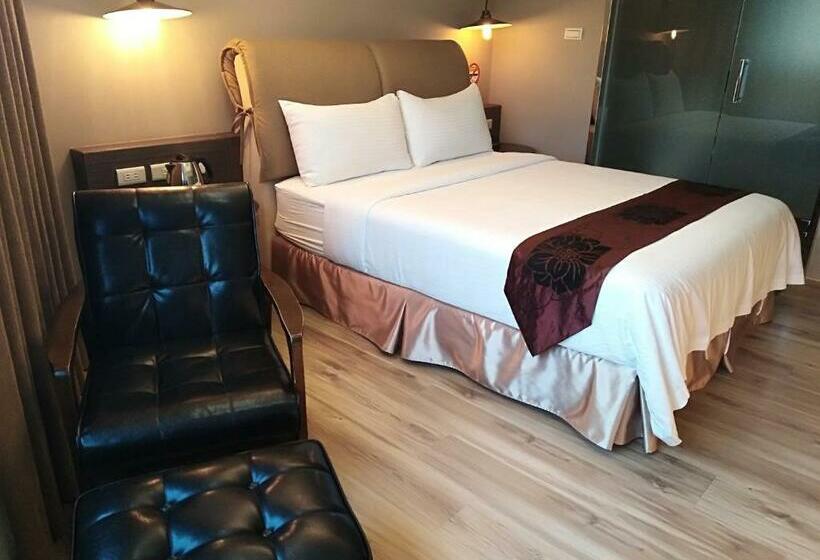 اتاق اکونومی, Open Room