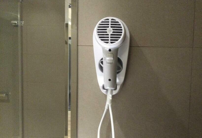 اتاق اکونومی, Open Room