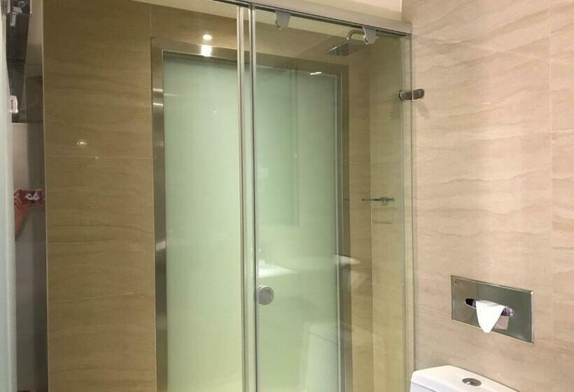 اتاق اکونومی, Open Room