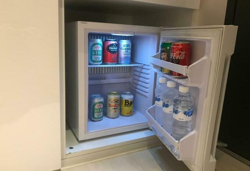 اتاق اکونومی, Open Room