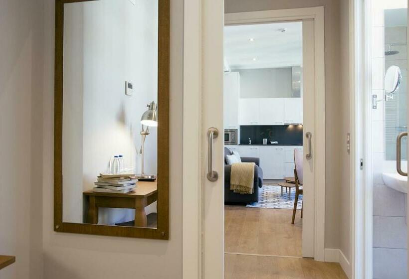 带城市景观带一个卧室的公寓, Legazpi Doce Rooms & Suites