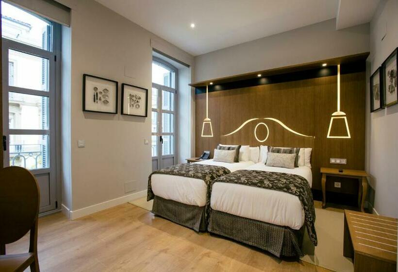 带城市景观带一个卧室的公寓, Legazpi Doce Rooms & Suites