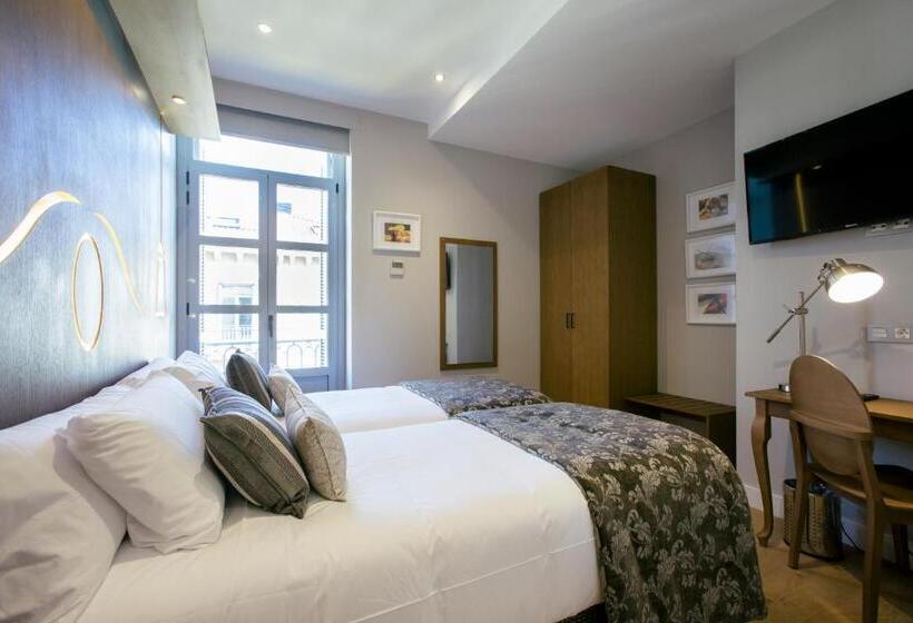 带1个卧室的带阳台的公寓, Legazpi Doce Rooms & Suites