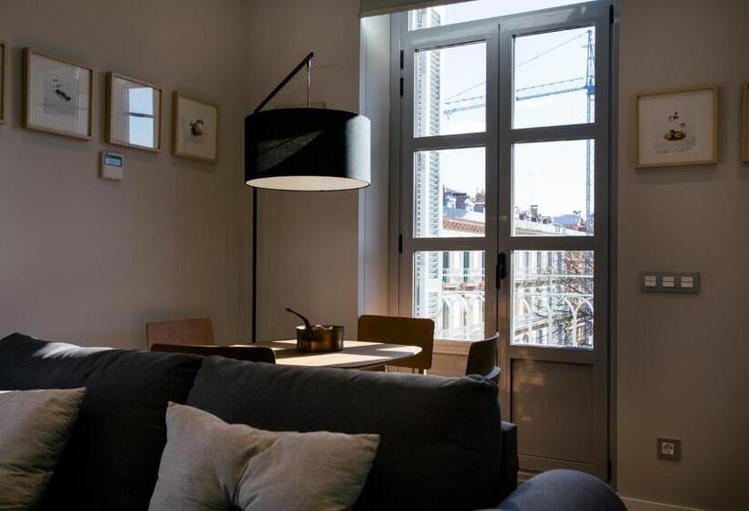 带1个卧室的带阳台的公寓, Legazpi Doce Rooms & Suites