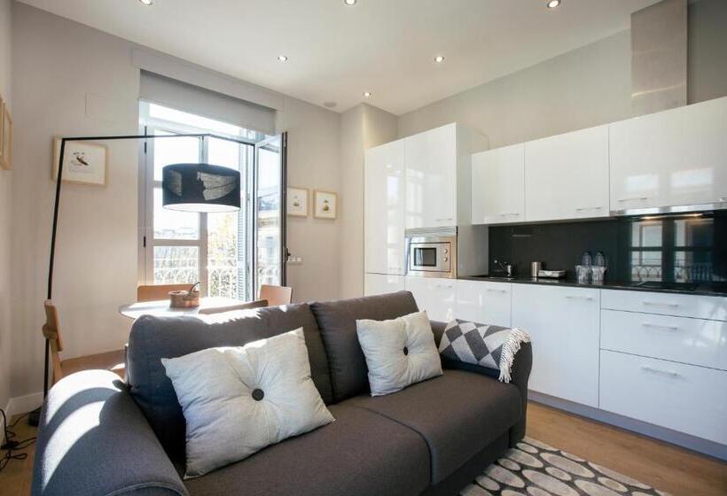 带1个卧室的带阳台的公寓, Legazpi Doce Rooms & Suites