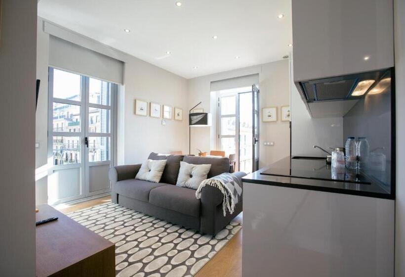 带1个卧室的带阳台的公寓, Legazpi Doce Rooms & Suites