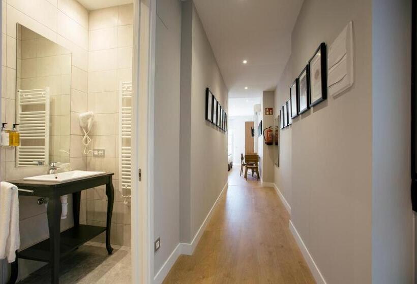 إستديو قياسى مزود بشرفة, Legazpi Doce Rooms & Suites