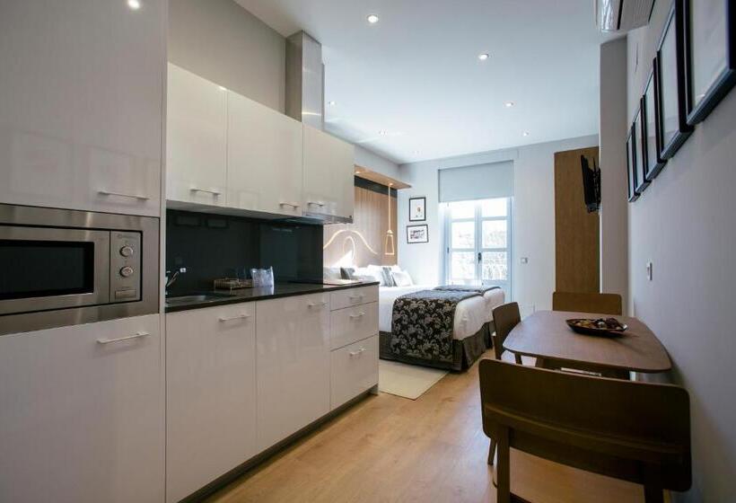 标准工作室带阳台, Legazpi Doce Rooms & Suites