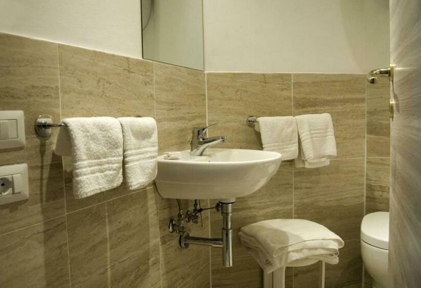 اتاق استاندارد, Relais La Corte Dei Cavalieri